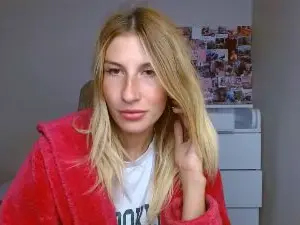 Evelyn_21_m  live sex cam