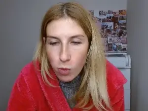 Evelyn_21_m  live sex cam