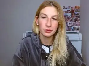 Evelyn_21_m  live sex cam