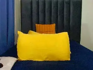 SexyPetiteMia  live sex cam