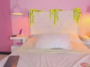BrattHarrison  live sex cam