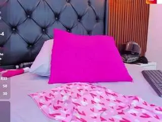 Amelieleone2  live sex cam