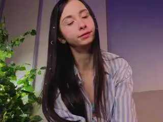 Julianneedgman  live sex cam