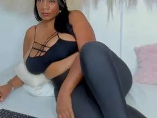 Shakebigass  live sex cam