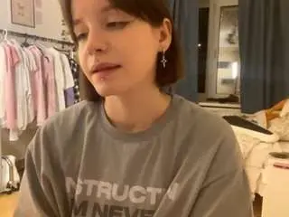 Earlinedevasier  live sex cam