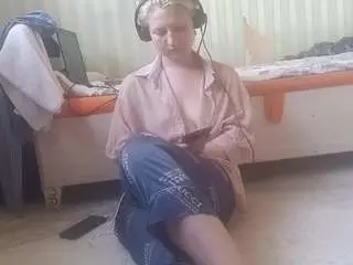 Ossieercolano  live sex cam