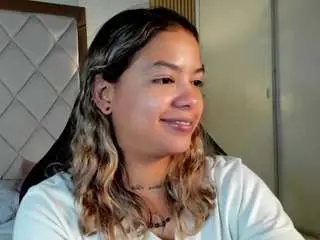Dulcelyra  live sex cam