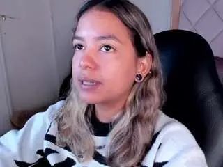 Dulcelyra  live sex cam