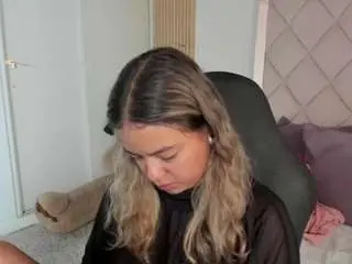 Dulcelyra  live sex cam