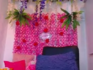 Blondesquirt  live sex cam