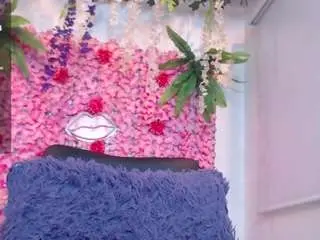 Blondesquirt  live sex cam