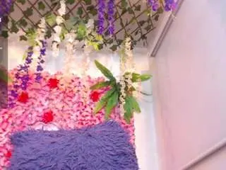 Blondesquirt  live sex cam