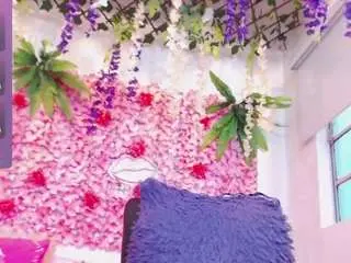 Blondesquirt  live sex cam