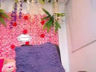 Blondesquirt  live sex cam