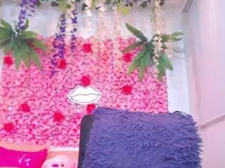 Blondesquirt  live sex cam