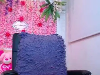 Blondesquirt  live sex cam