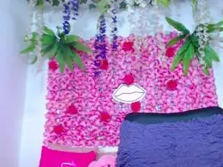 Blondesquirt  live sex cam