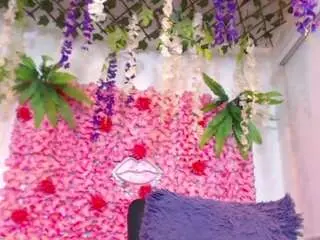 Blondesquirt  live sex cam