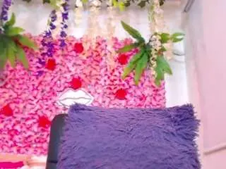 Blondesquirt  live sex cam