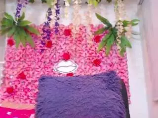 Blondesquirt  live sex cam