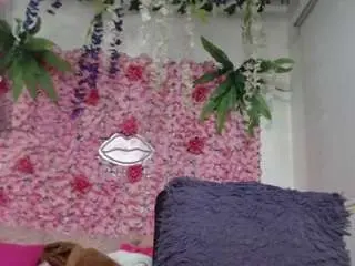 Blondesquirt  live sex cam