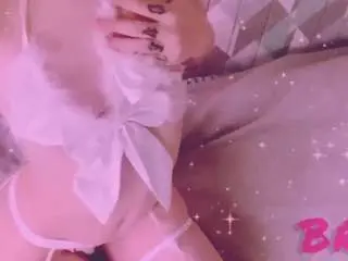 Hi-kitti  live sex cam