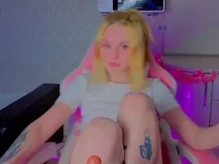 Hi-kitti  live sex cam