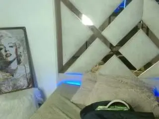 Ladymooncs  live sex cam