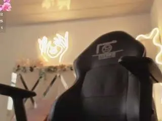Zury-tay  live sex cam