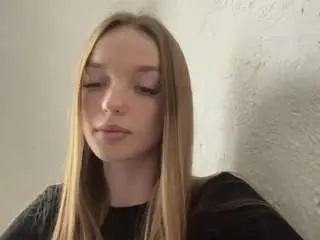 Adrienemihor  live sex cam