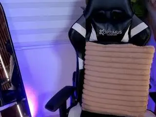 Nickiereed  live sex cam