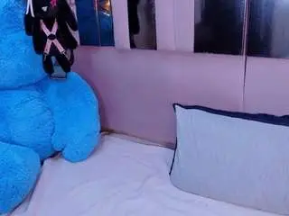 Bizzynoar  live sex cam