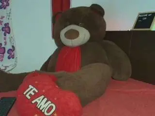 Mia-fernand  live sex cam