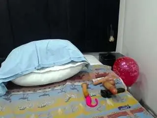 Vickyboobss  live sex cam