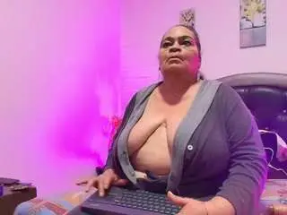 Vickyboobss  live sex cam