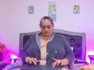 Vickyboobss  live sex cam