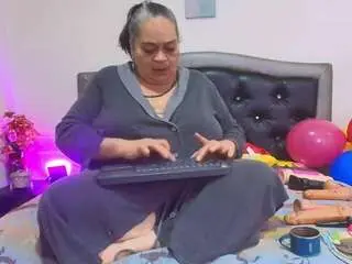 Vickyboobss  live sex cam