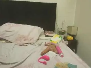 Vickyboobss  live sex cam