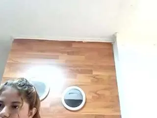 Emilycm  live sex cam