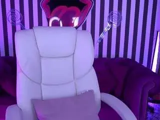 Selenairiss  live sex cam