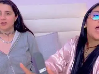 Emma-and-tara  live sex cam