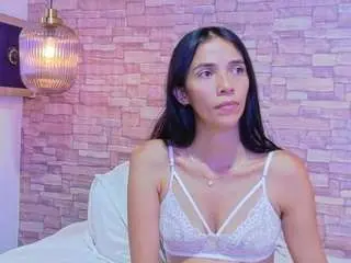 Martina-thompson  live sex cam