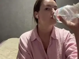 Nikolebirklid  live sex cam