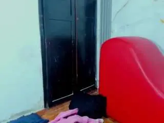 Yacksii-grammss  live sex cam