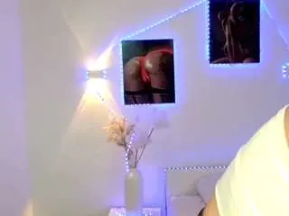 Emiora  live sex cam