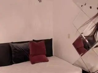 Naomi-amoretti  live sex cam