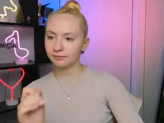 Mila-glow  live sex cam