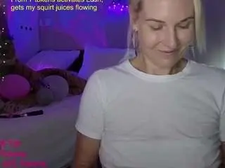 Nia-fuckalot  live sex cam