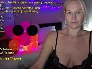 Nia-fuckalot  live sex cam