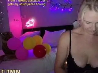 Nia-fuckalot  live sex cam